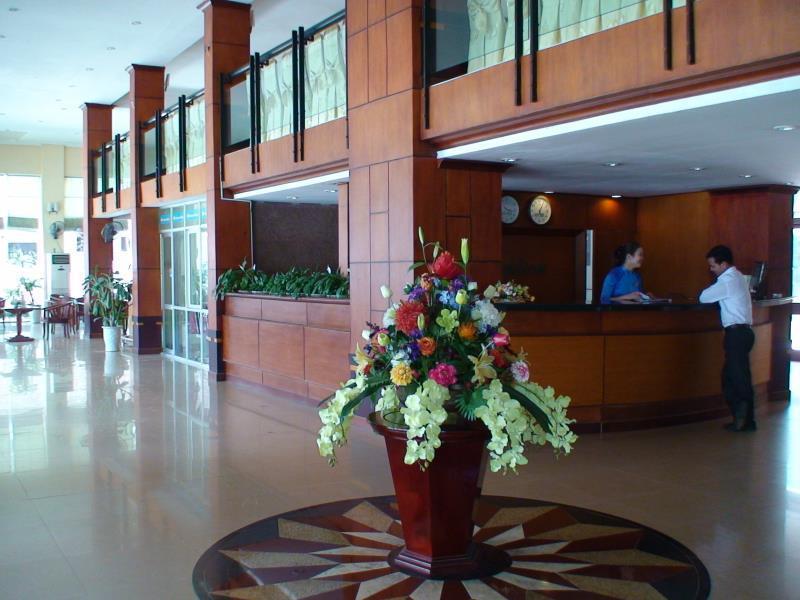 Huu Nghi Hotel Vinh Exterior photo